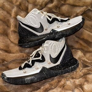 Nike Kyrie 5 Oreo - AO2918-100 Men’s US 8